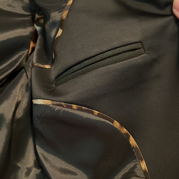 Express Design Studio black blazer EUC all pockets are functional with silk feel - Picture 9 of 11